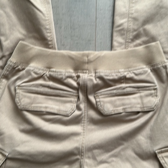 ⭐️ 2 for $10 OR $7 each ⭐️ Men’s * H&M Beige Cargo Pants * US Small - Picture 5 of 7